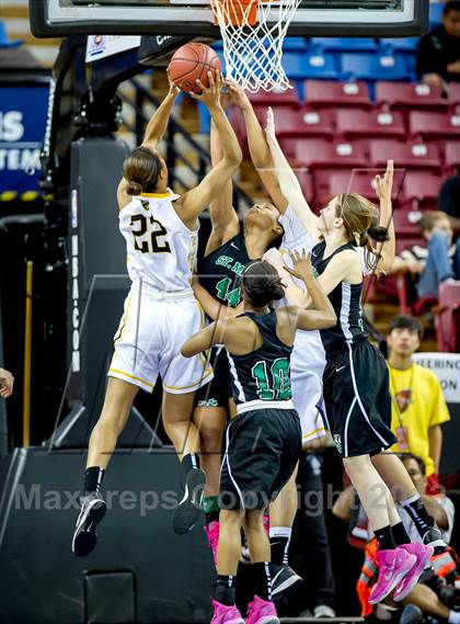 Thumbnail 3 in St. Mary's vs. Bishop O'Dowd (CIF NorCal Regional Open Division Final) photogallery.