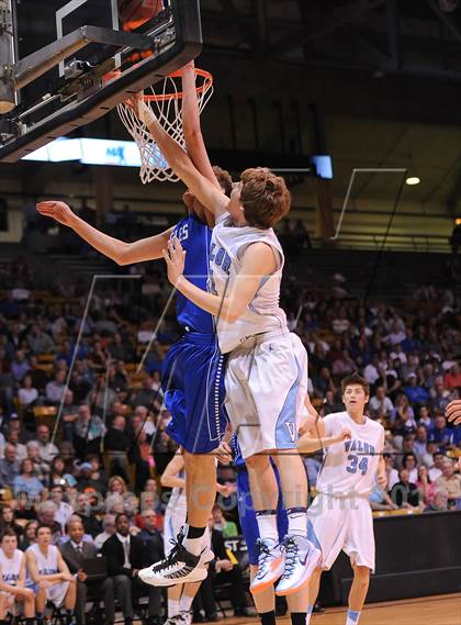 Thumbnail 3 in Broomfield vs. Valor Christian (CHSAA 4A Final Four) photogallery.