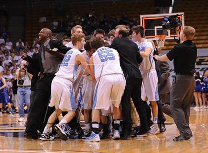 Thumbnail 3 in Broomfield vs. Valor Christian (CHSAA 4A Final Four) photogallery.