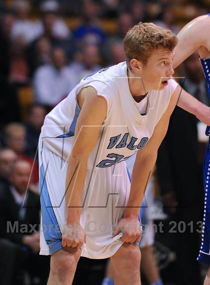 Thumbnail 3 in Broomfield vs. Valor Christian (CHSAA 4A Final Four) photogallery.