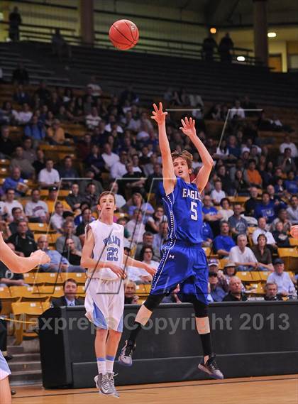 Thumbnail 3 in Broomfield vs. Valor Christian (CHSAA 4A Final Four) photogallery.
