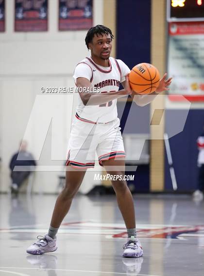 Thumbnail 2 in Valley Christian vs Maranatha photogallery.