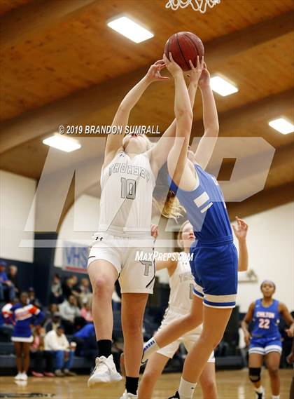 Thumbnail 2 in Chilton County vs. Thorsby (Chilton County Tournament) photogallery.