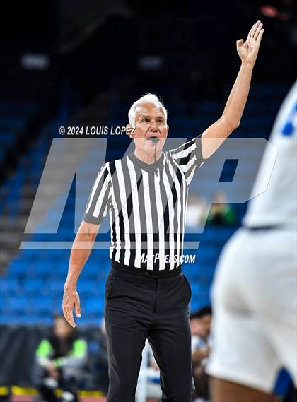 Thumbnail 1 in Windward vs. Notre Dame (SO) (CIF SS DIV 1 Championship) photogallery.
