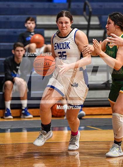 Thumbnail 3 in Snook vs Lexington photogallery.