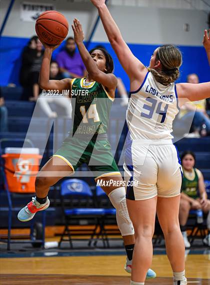 Thumbnail 1 in Snook vs Lexington photogallery.