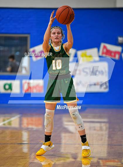 Thumbnail 3 in Snook vs Lexington photogallery.