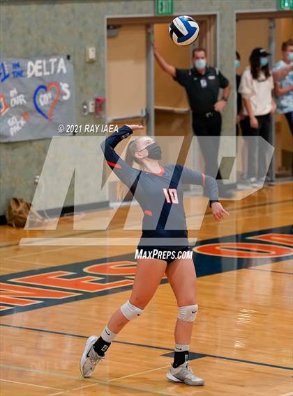 Thumbnail 3 in St. Francis vs. Cosumnes Oaks (CIF SJS D1 Semifinal) photogallery.