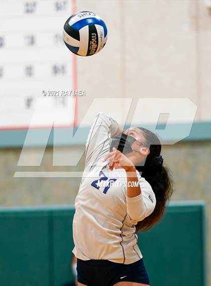 Thumbnail 3 in St. Francis vs. Cosumnes Oaks (CIF SJS D1 Semifinal) photogallery.