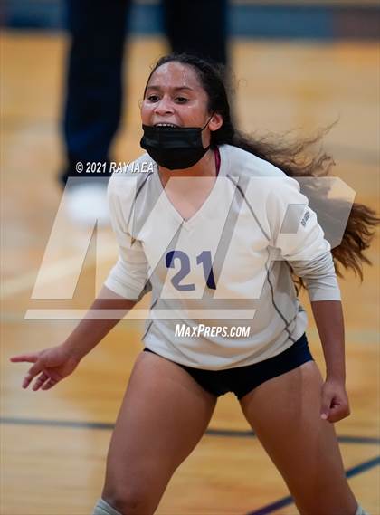 Thumbnail 3 in St. Francis vs. Cosumnes Oaks (CIF SJS D1 Semifinal) photogallery.