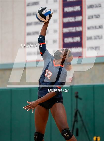 Thumbnail 2 in St. Francis vs. Cosumnes Oaks (CIF SJS D1 Semifinal) photogallery.