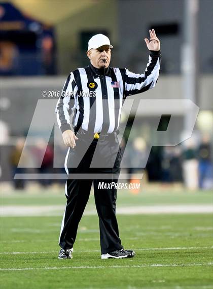 Thumbnail 3 in Cathedral Catholic vs. St. Mary's (CIF State Division 1AA Final) photogallery.