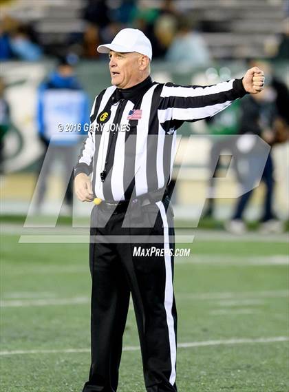 Thumbnail 3 in Cathedral Catholic vs. St. Mary's (CIF State Division 1AA Final) photogallery.