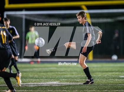 Thumbnail 3 in Aliso Niguel vs. Sunny Hills (CIF SS D2 Final) photogallery.