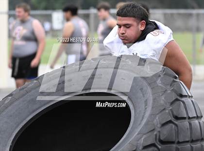 Thumbnail 3 in Surf City Lineman Competition photogallery.