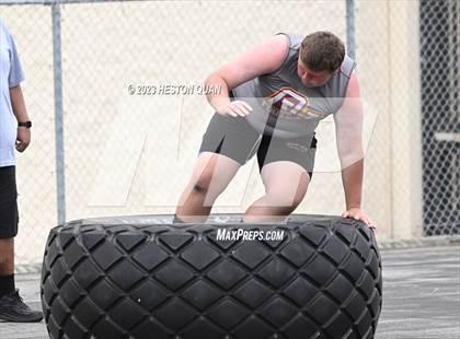 Thumbnail 2 in Surf City Lineman Competition photogallery.