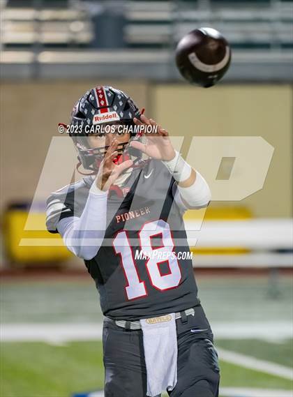 Thumbnail 3 in Pioneer vs. Liberty Hill (UIL Football 5A Division 2 Region 4 Area) photogallery.