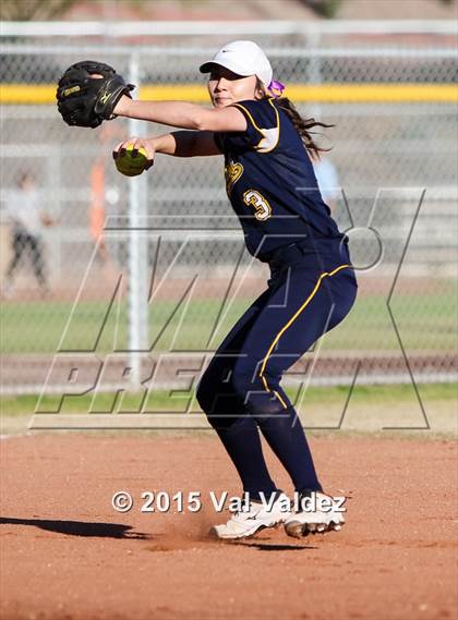 Thumbnail 1 in Flowing Wells vs. Pueblo (Tucson Badger Invitational) photogallery.