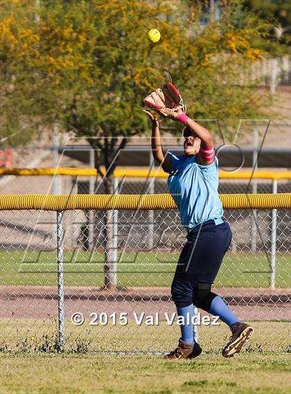 Thumbnail 2 in Flowing Wells vs. Pueblo (Tucson Badger Invitational) photogallery.