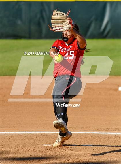 Thumbnail 3 in Stevens vs O'Connor photogallery.