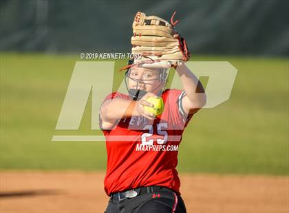 Thumbnail 3 in Stevens vs O'Connor photogallery.