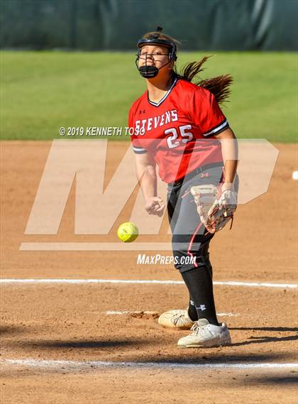 Thumbnail 2 in Stevens vs O'Connor photogallery.