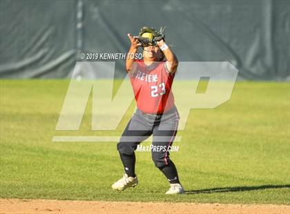 Thumbnail 2 in Stevens vs O'Connor photogallery.