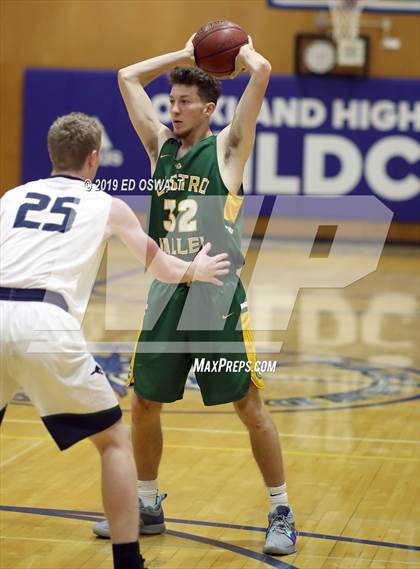Thumbnail 3 in Castro Valley vs. Damonte Ranch (Damian Lillard Classic) photogallery.