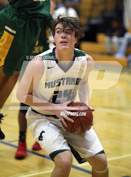 Thumbnail 2 in Castro Valley vs. Damonte Ranch (Damian Lillard Classic) photogallery.