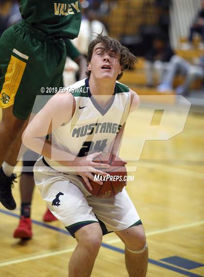 Thumbnail 3 in Castro Valley vs. Damonte Ranch (Damian Lillard Classic) photogallery.
