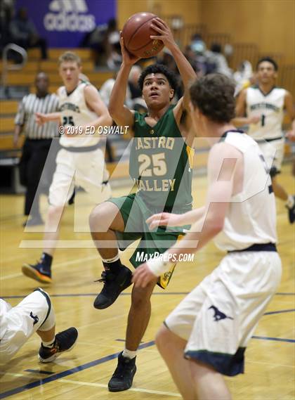 Thumbnail 3 in Castro Valley vs. Damonte Ranch (Damian Lillard Classic) photogallery.