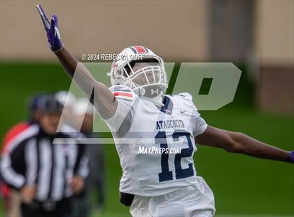Thumbnail 1 in North Shore vs. Atascocita (UIL 6A-D1 Football Quarterfinals) photogallery.