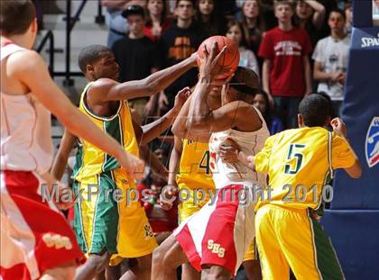Thumbnail 2 in New London vs. Stratford (CIAC Class L Final) photogallery.