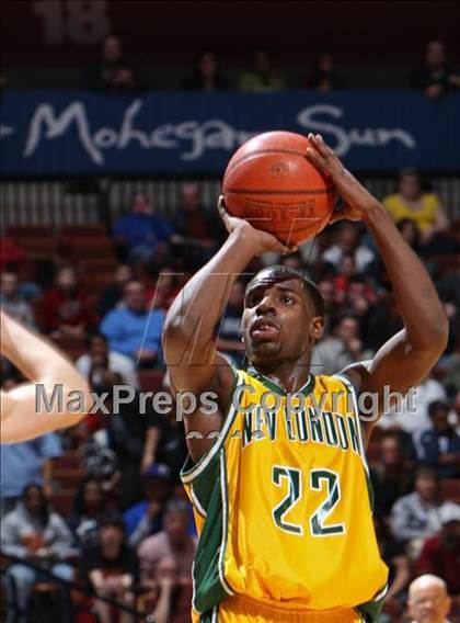 Thumbnail 2 in New London vs. Stratford (CIAC Class L Final) photogallery.