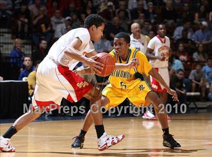 Thumbnail 2 in New London vs. Stratford (CIAC Class L Final) photogallery.