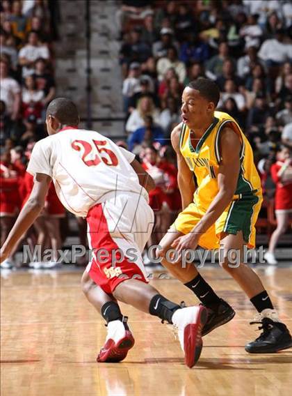 Thumbnail 1 in New London vs. Stratford (CIAC Class L Final) photogallery.