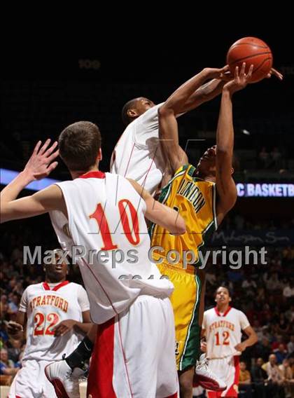 Thumbnail 2 in New London vs. Stratford (CIAC Class L Final) photogallery.