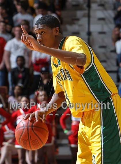 Thumbnail 1 in New London vs. Stratford (CIAC Class L Final) photogallery.