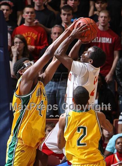 Thumbnail 3 in New London vs. Stratford (CIAC Class L Final) photogallery.