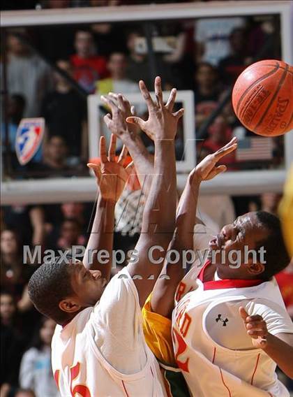 Thumbnail 3 in New London vs. Stratford (CIAC Class L Final) photogallery.