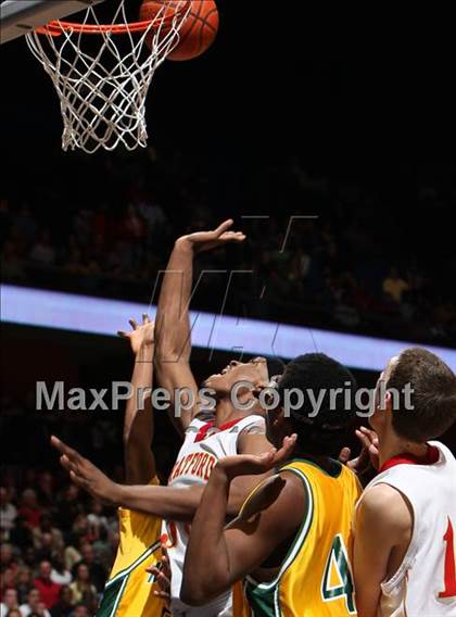 Thumbnail 1 in New London vs. Stratford (CIAC Class L Final) photogallery.