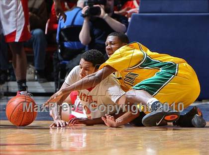 Thumbnail 3 in New London vs. Stratford (CIAC Class L Final) photogallery.