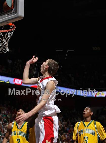 Thumbnail 1 in New London vs. Stratford (CIAC Class L Final) photogallery.