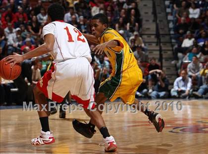 Thumbnail 1 in New London vs. Stratford (CIAC Class L Final) photogallery.