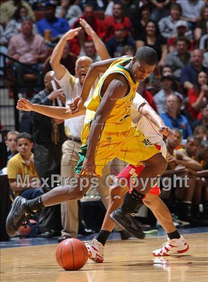 Thumbnail 2 in New London vs. Stratford (CIAC Class L Final) photogallery.