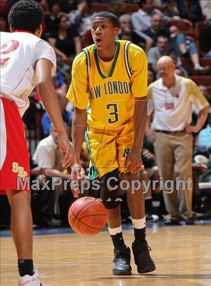 Thumbnail 2 in New London vs. Stratford (CIAC Class L Final) photogallery.