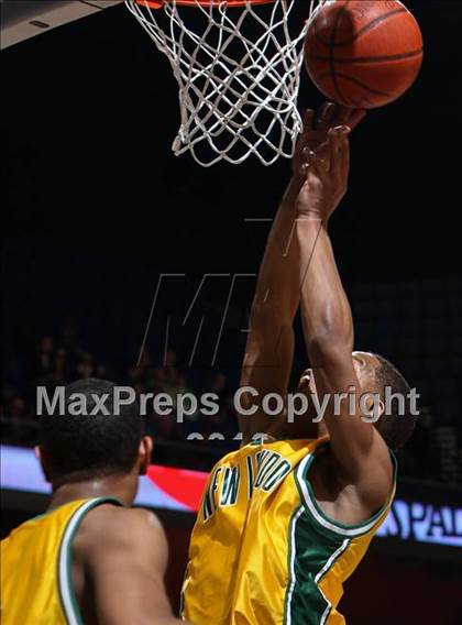 Thumbnail 2 in New London vs. Stratford (CIAC Class L Final) photogallery.