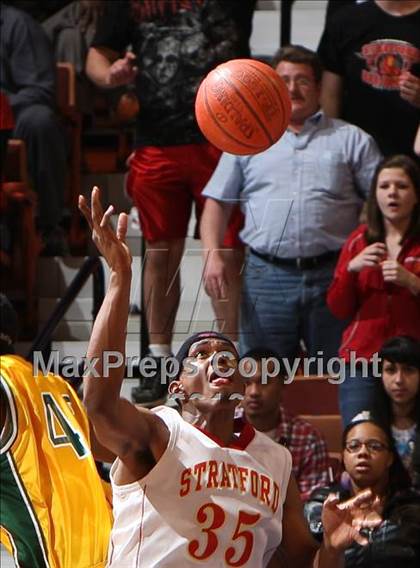 Thumbnail 1 in New London vs. Stratford (CIAC Class L Final) photogallery.