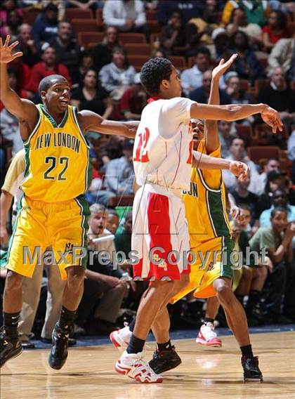 Thumbnail 2 in New London vs. Stratford (CIAC Class L Final) photogallery.