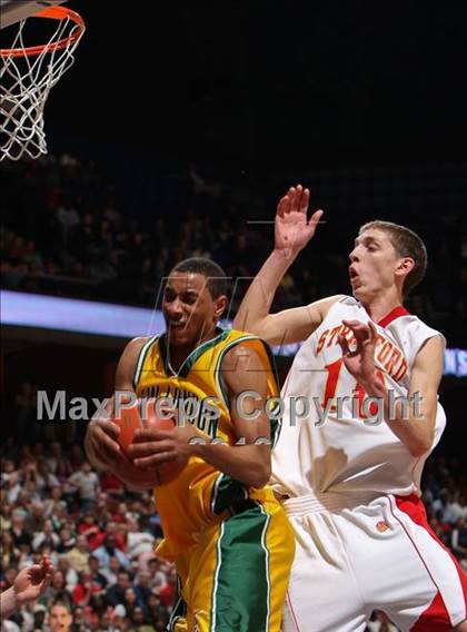 Thumbnail 3 in New London vs. Stratford (CIAC Class L Final) photogallery.